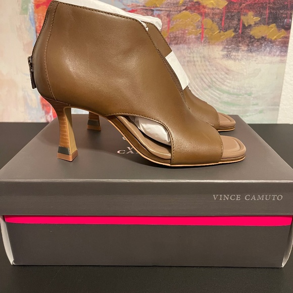 Vince Camuto Jesilia Leather Zipper Ankle Boots - Picture 1 of 5